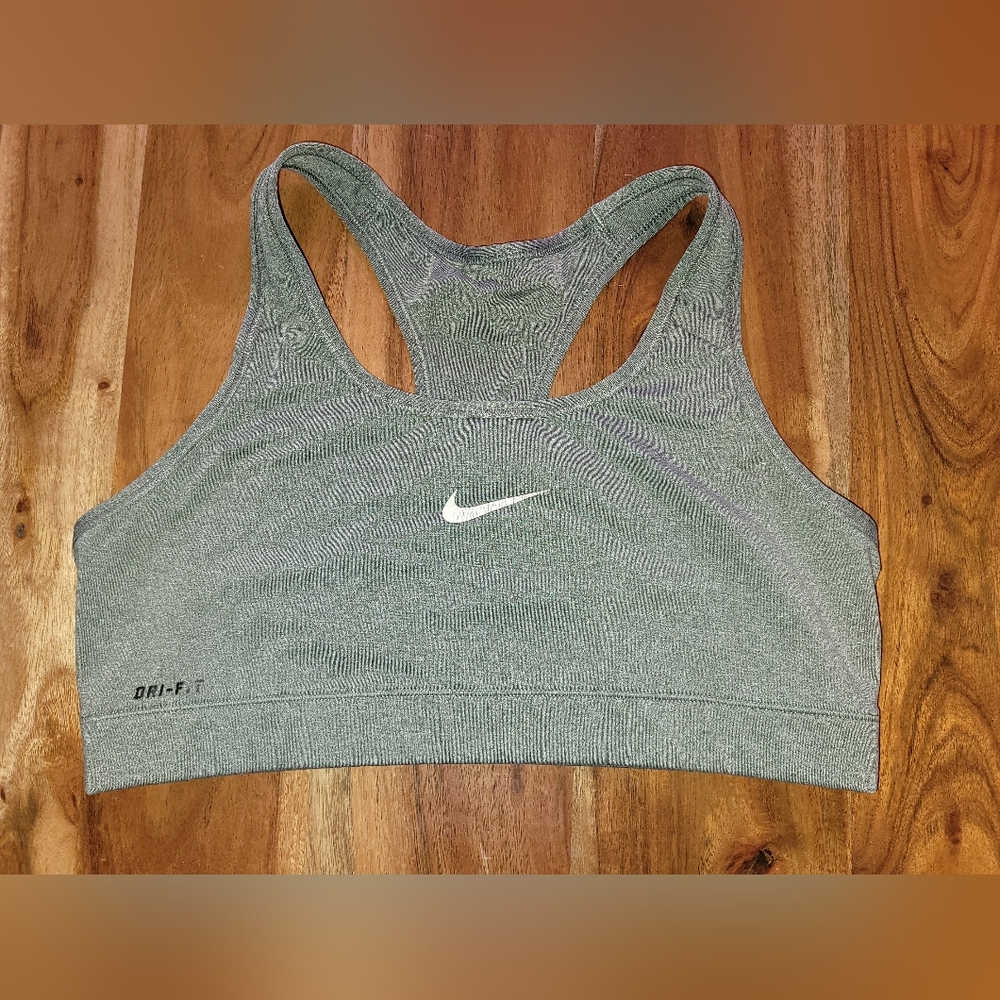 L Nike sports bra